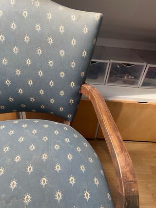 Poltrone antiche in tessuto e legno