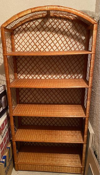 Estantería de mimbre artesanal