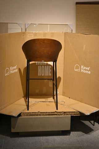 Sgabello Kave Home Eamy ecopelle marrone