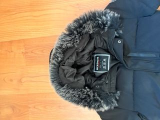 Abrigo Negro y Azul con Capucha