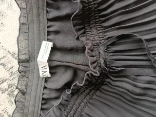 Falda pantalón plisada negra talla L