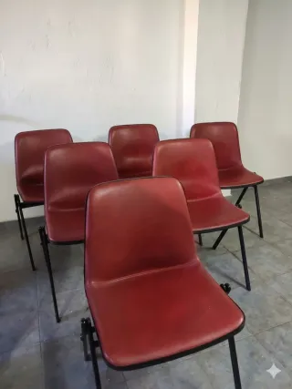 Lote de 6 sillas de cuero y  color burdeos y negro