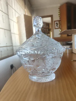 Bombonera de cristal tallado