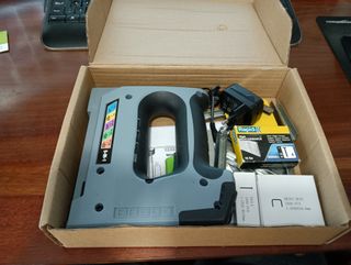 Grapadora WORKPRO a batería 5 en 1