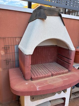 Barbacoa de piedra nueva sin usar