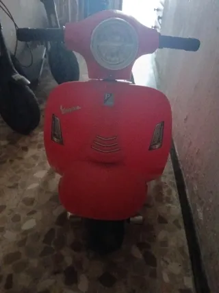 Vespa para niño roja