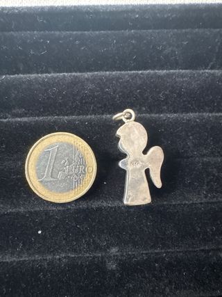 Colgante de plata con forma de ángel