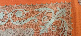 Antico pizzo in lino per collezionisti