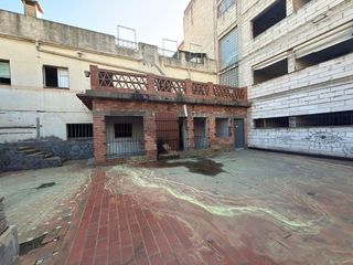 Edificio en venta en Sant Vicenç dels Horts