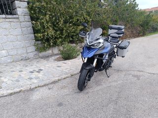 QJMotor SRT 800 Azul y Gris