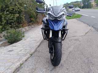 QJMotor SRT 800 Azul y Gris