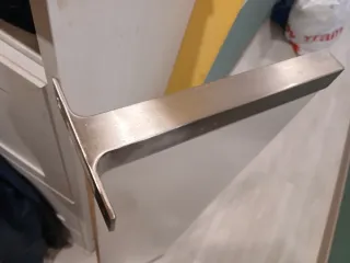 Scaffalatura Ikea 120x28cm con supporti metallici