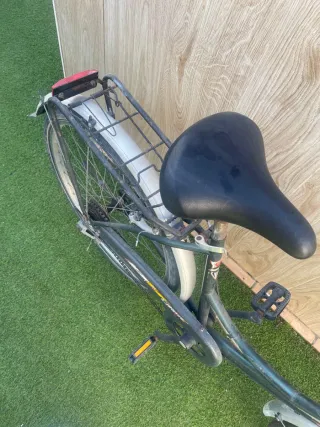 Bicicleta verde con guardabarros