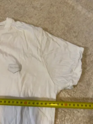 Camiseta blanca estilo retro