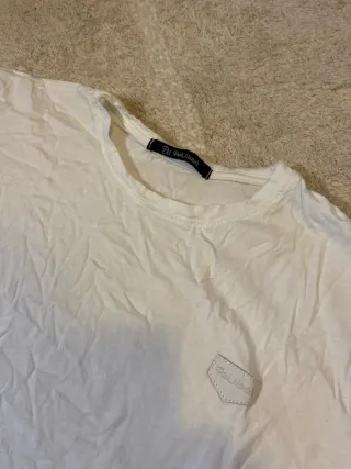 Camiseta blanca estilo retro