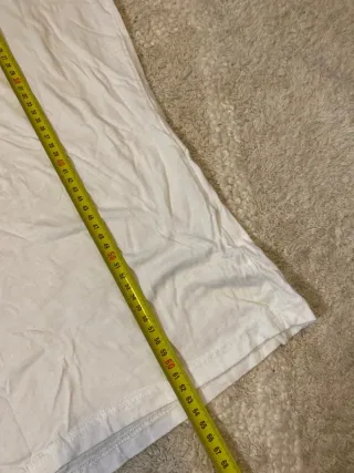 Camiseta blanca estilo retro