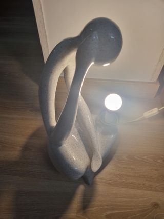Lámpara cerámica figura humana gris