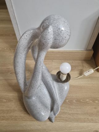 Lámpara cerámica figura humana gris