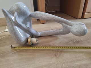 Lámpara cerámica figura humana gris