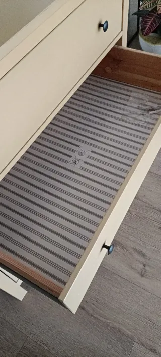 Cómoda Ikea Hemnes Madera Beige. Color amarillo