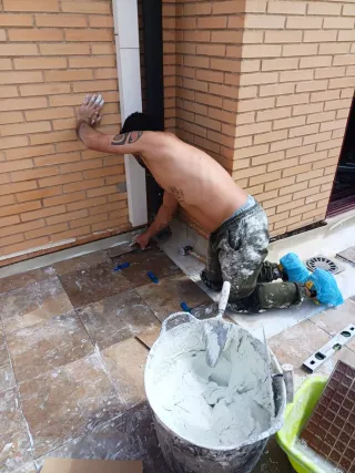 Se ofrecen servicios de manitas.