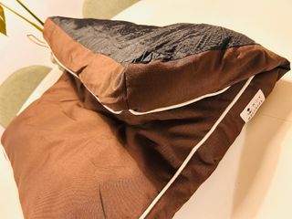 Cama para perros nueva marrón