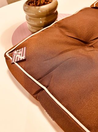 Cama para perros nueva marrón