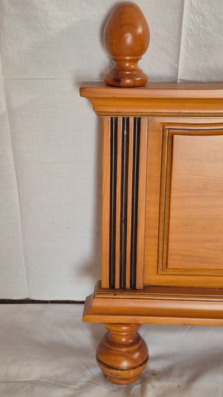 Cabecero y pie de cama de madera color miel