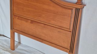 Cabecero y pie de cama de madera color miel