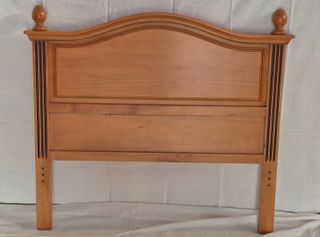 Cabecero y pie de cama de madera color miel