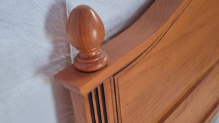 Cabecero y pie de cama de madera color miel