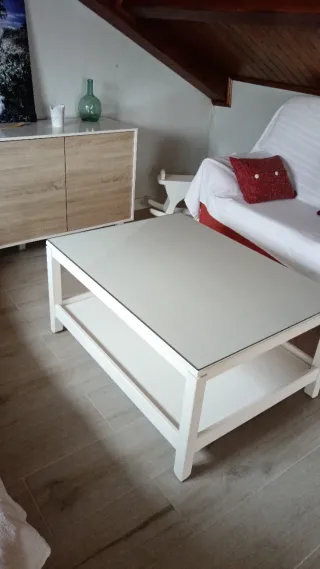 Mesa de centro de madera y cristal