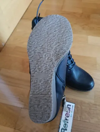 Botines Refresh negros con detalles