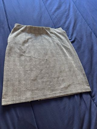 Falda de cuadros gris