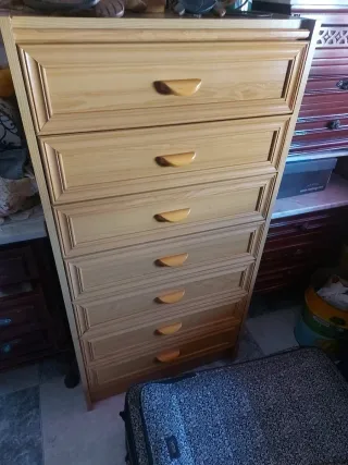Cajonera de madera clara