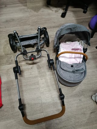 Carrito de muñecas gris