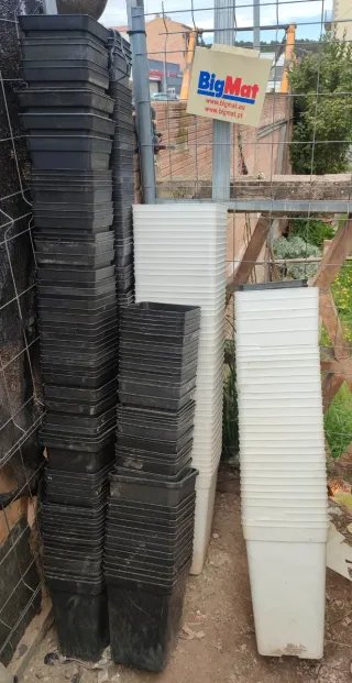 Macetas de plástico apilables