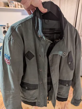 Chaqueta de moto con protecciones