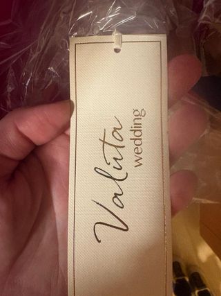 Vestido de fiesta rosa con flor