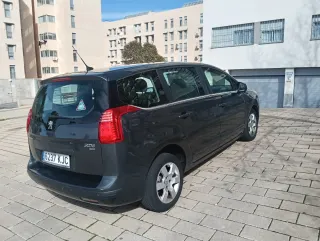 Peugeot 5008 2012