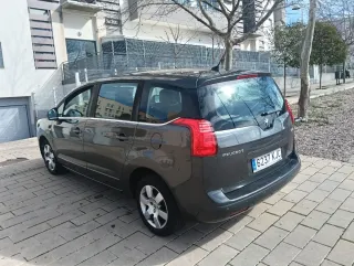 Peugeot 5008 2012