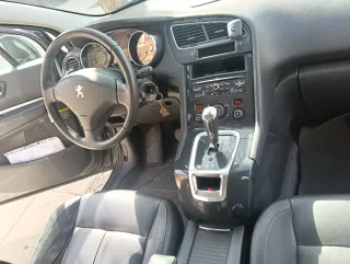 Peugeot 5008 2012
