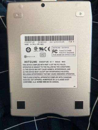 Disquetera Externa USB 3.5 Mitsumi + CD
