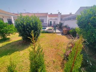 Chalet en venta en Zona Avda. Juan de Diego - Parque Municipal  en Bormujos