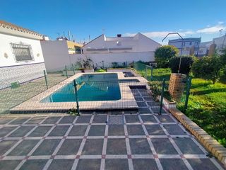 Chalet en venta en Zona Avda. Juan de Diego - Parque Municipal  en Bormujos