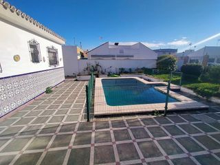 Chalet en venta en Zona Avda. Juan de Diego - Parque Municipal  en Bormujos