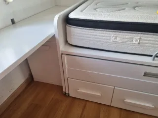 Cama nido y mesa de escritorio
