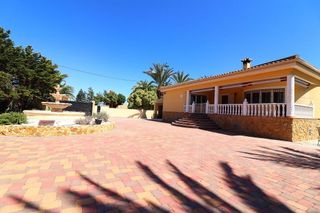 Chalet en venta en Catral