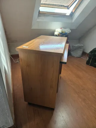 Escritorio madera con bandeja extraíble