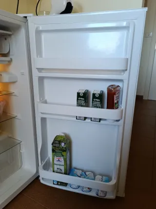 Nevera pequeña 93L  para habitación, camping...